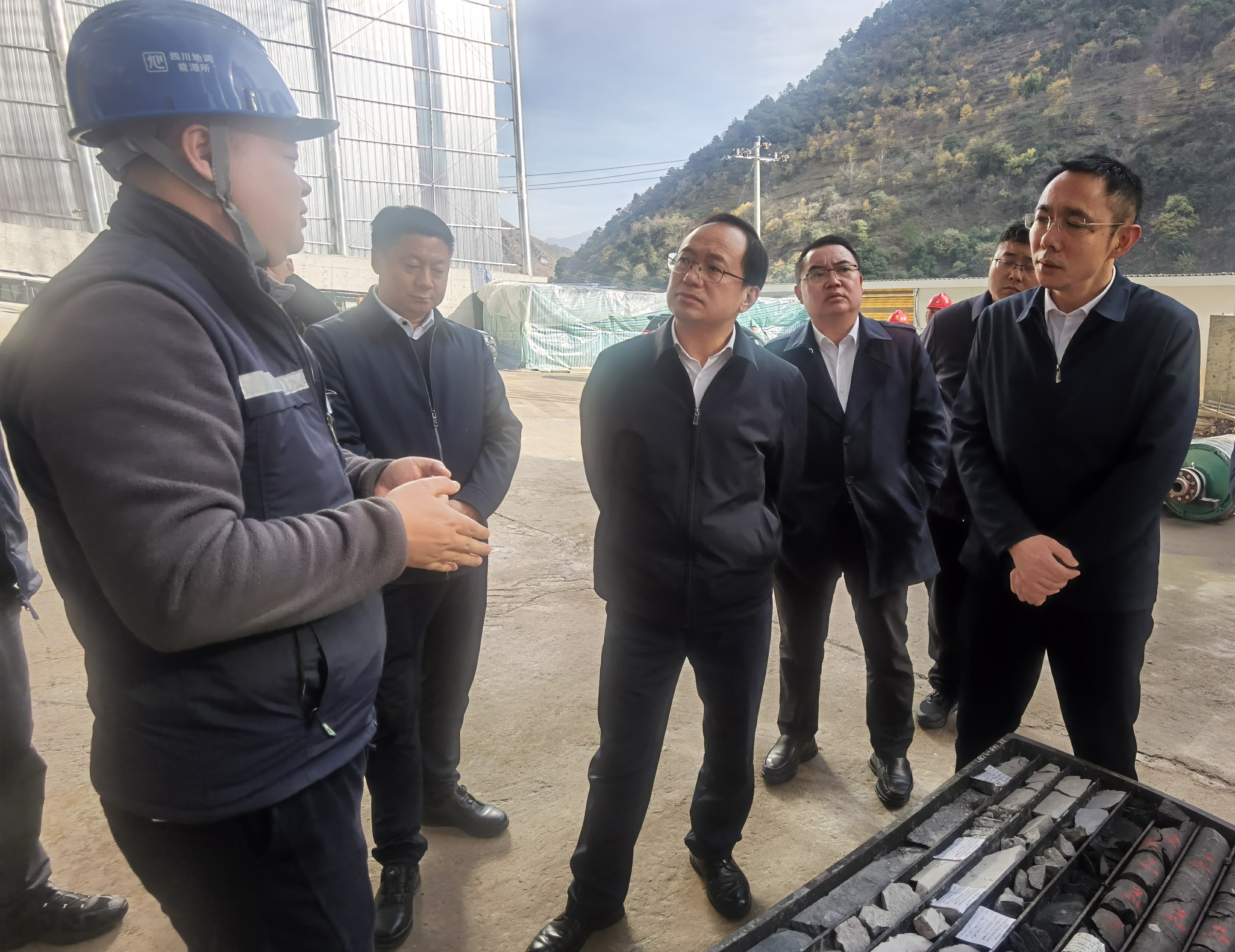 1766194410453590.jpg B.jpg